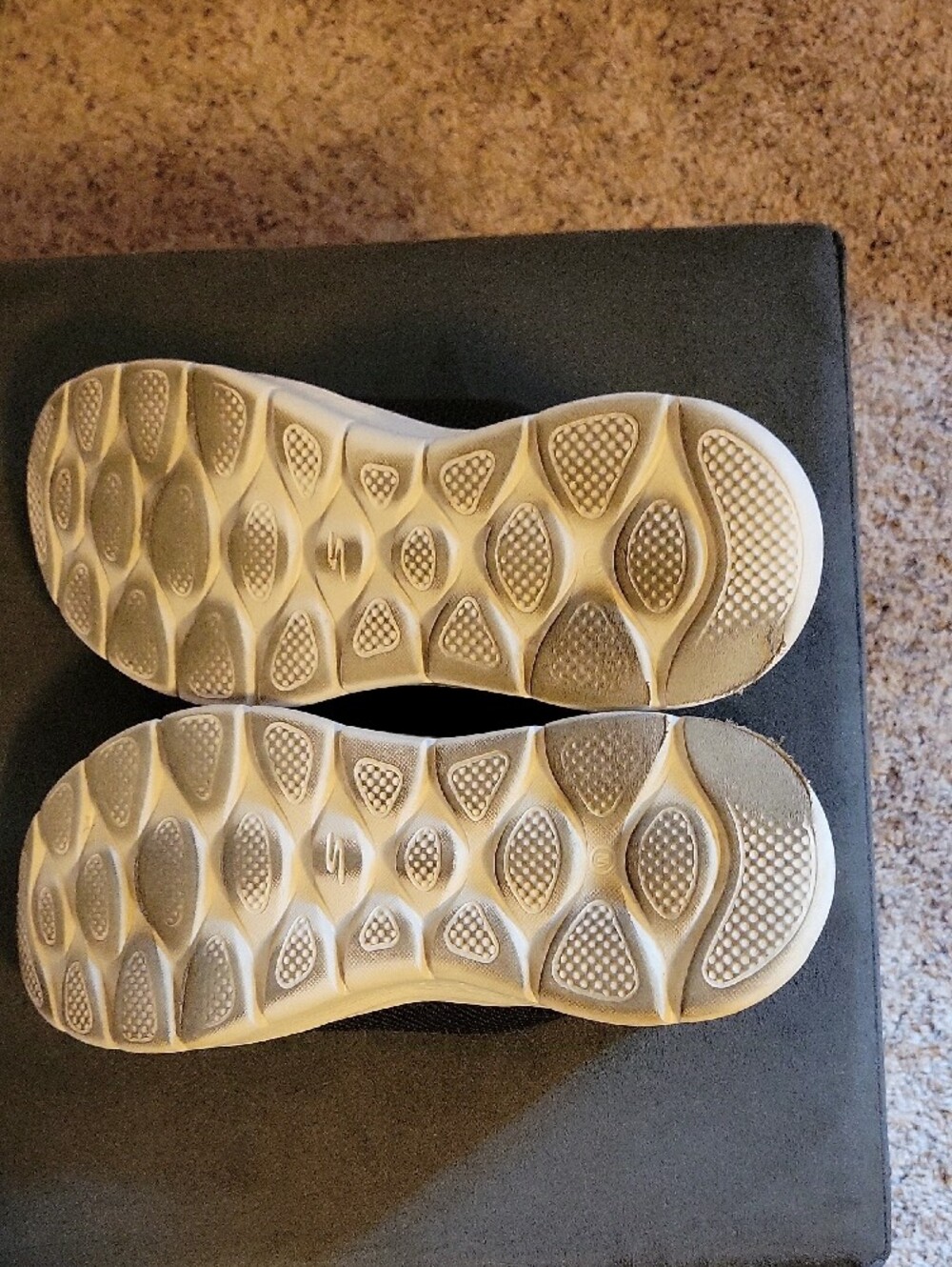 Skechers GOwalk Slip-ins, 7.5 - Picture 7 of 7
